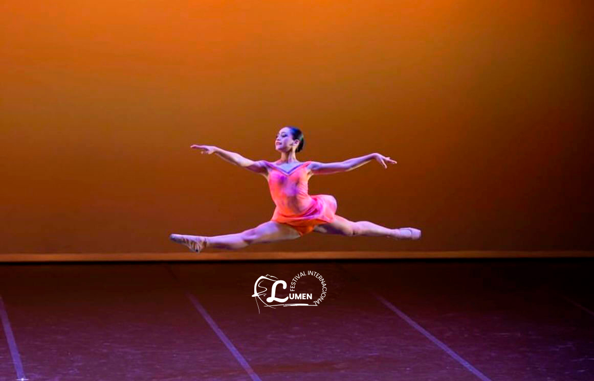 Bailarina en escenario